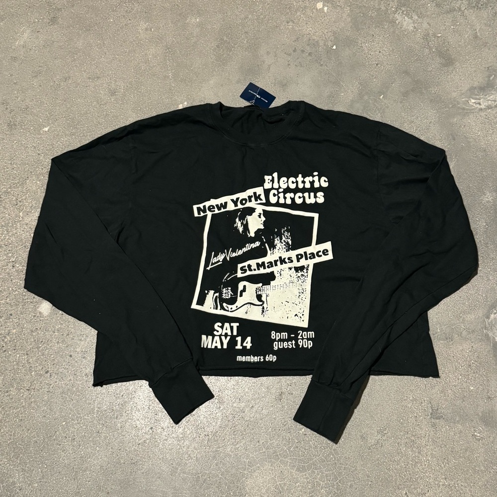 black electric circus graphic long sleeve crop top